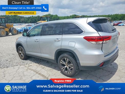Used 2019 Toyota Highlander LE FWD image 3