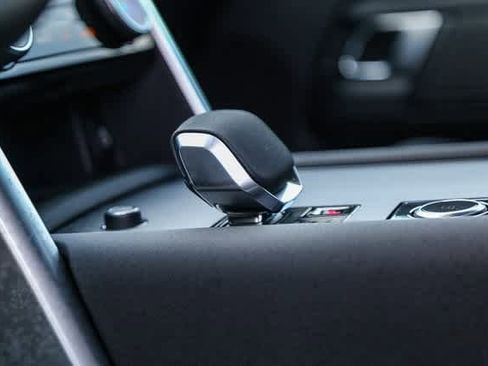 New 2025 Land Rover Discovery Dynamic SE image 24