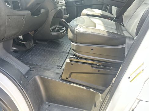 Used 2024 RAM ProMaster 2500 w/ Convenience Group FWD image 9