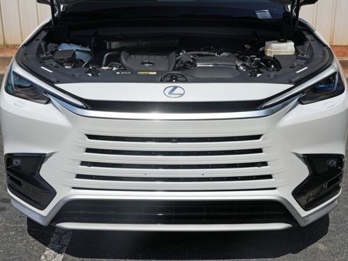 Used 2025 Lexus TX 500h AWD w/ Technology Package image 8