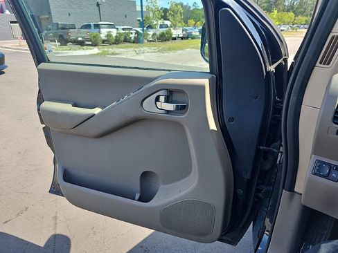 Used 2010 Nissan Frontier SE RWD image 29