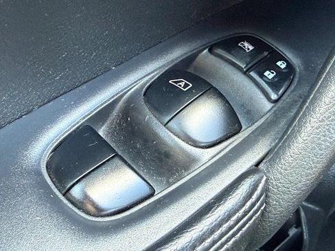 Used 2014 Nissan Rogue SL AWD/4WD image 23