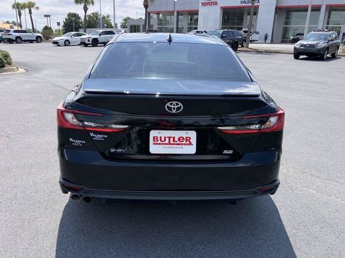 Used 2025 Toyota Camry SE w/ Convenience Package FWD image 4