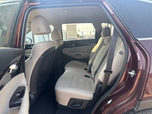 Used 2019 Kia Sorento FWD V6 w/ LX V6 Convenience Package image 4