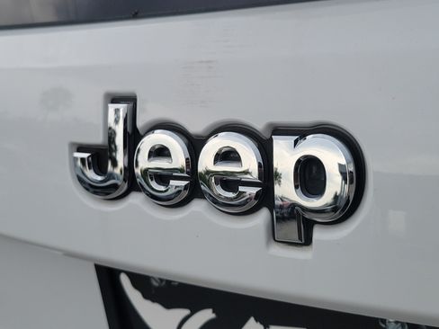 Used 2021 Jeep Grand Cherokee Laredo X RWD image 6