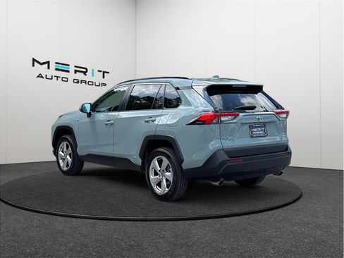 Used 2021 Toyota RAV4 XLE Premium AWD/4WD image 7
