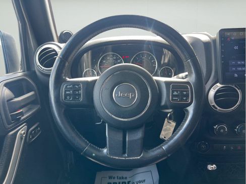 Used 2014 Jeep Wrangler Unlimited Sahara w/ Connectivity Group AWD/4WD image 15