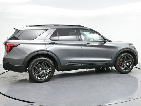 Used 2025 Ford Explorer ST-Line w/ Premium Package image 8