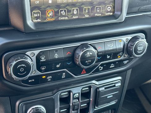 Used 2022 Jeep Wrangler Unlimited Rubicon w/ Trailer Tow Package image 19