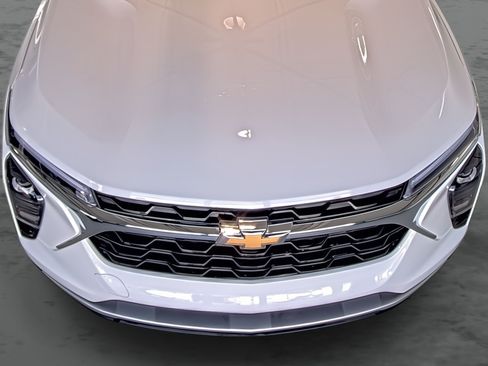 Used 2025 Chevrolet Trax LT w/ Driver Confidence Package FWD image 18