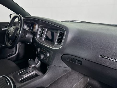 Used 2019 Dodge Charger SXT RWD image 28