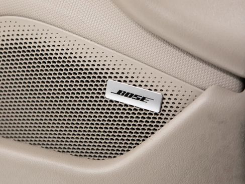 Used 2025 Porsche Taycan 4S image 34