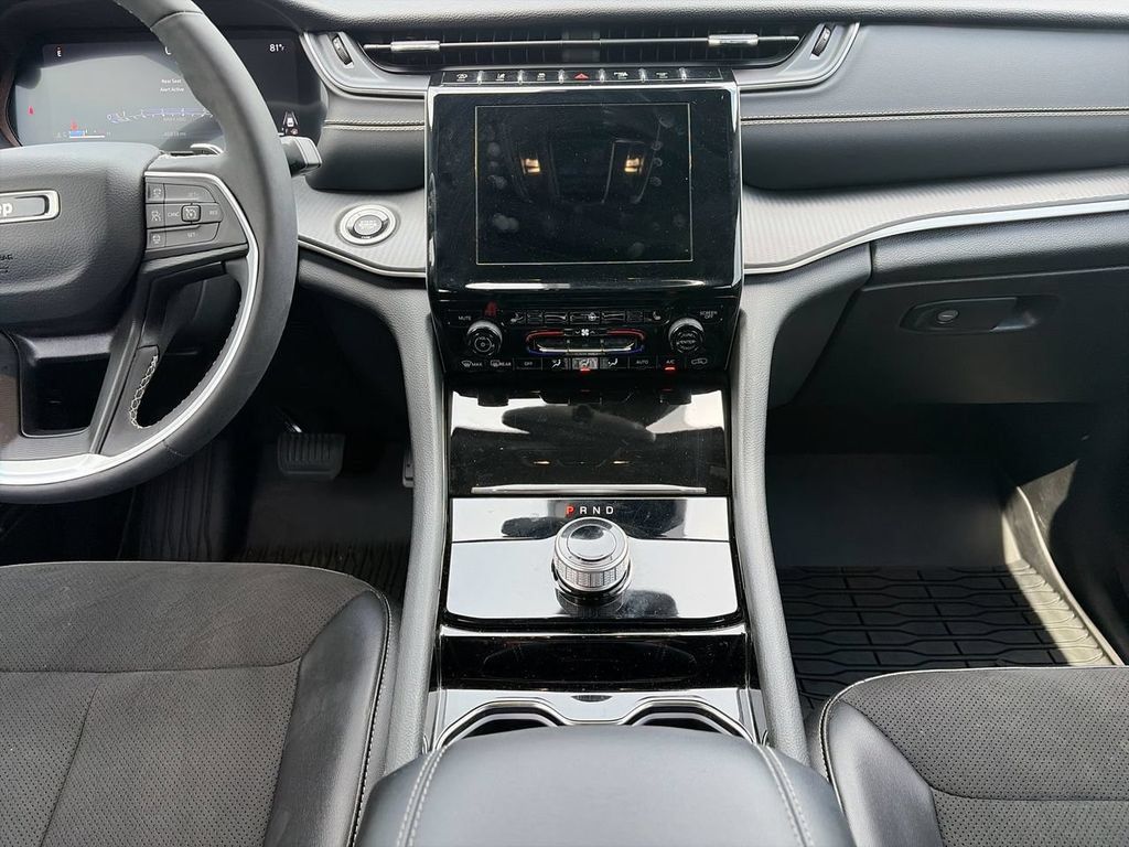 Used 2023 Jeep Grand Cherokee Altitude AWD/4WD image 12