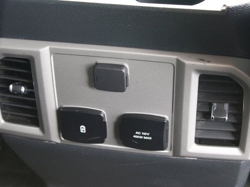 Used 2022 Ford F250 Lariat w/ Lariat Ultimate Package AWD/4WD image 27