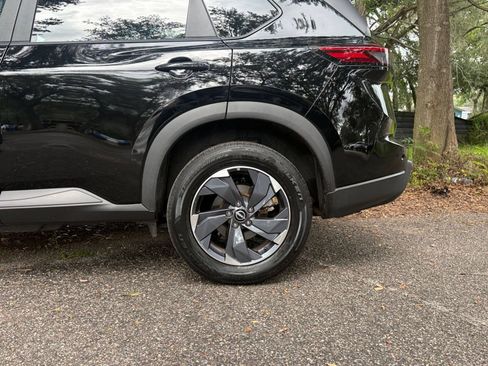 Used 2025 Nissan Rogue SV FWD image 28