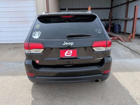 Used 2021 Jeep Grand Cherokee Laredo image 7