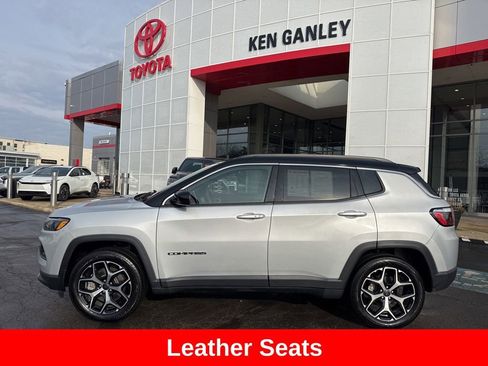 Used 2025 Jeep Compass Limited image 3