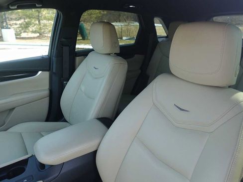 Used 2019 Cadillac XT5 FWD image 17
