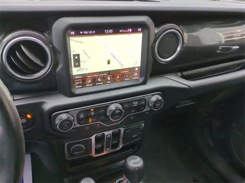 Used 2019 Jeep Wrangler Unlimited Sahara image 28