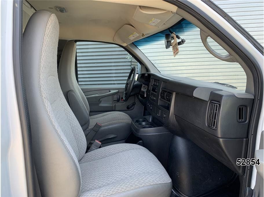 Used 2015 GMC Savana 3500 RWD image 25