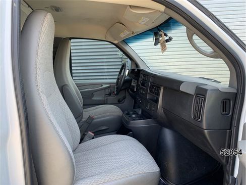 Used 2015 GMC Savana 3500 RWD image 25