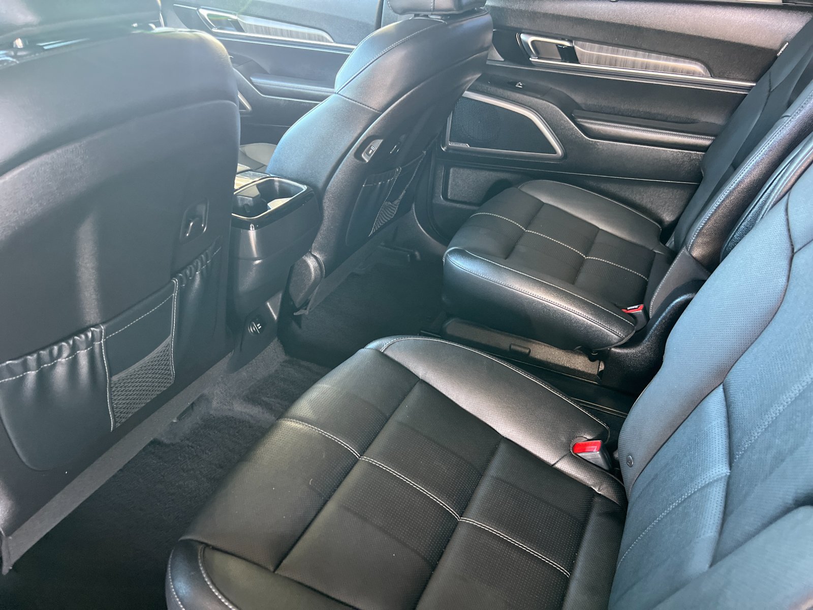 Used 2024 Kia Telluride EX w/ EX Captain's Chair Package FWD image 11