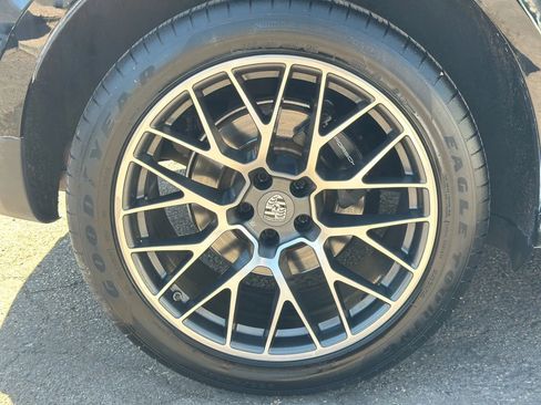 Used 2018 Porsche Macan image 9