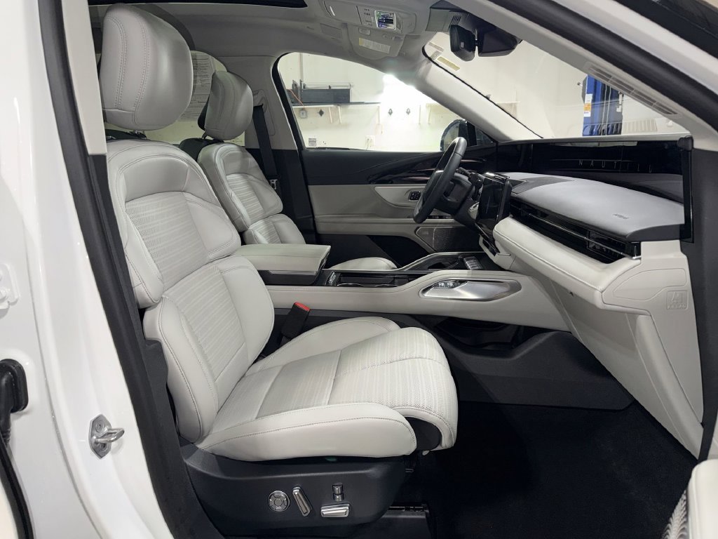Used 2026 Lincoln Nautilus Reserve AWD/4WD image 28