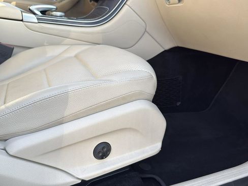 Used 2018 Mercedes-Benz GLC 300 4MATIC image 25