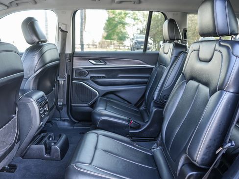 Used 2023 Jeep Grand Cherokee L Limited image 18