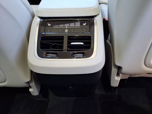 Certified 2023 Volvo XC90 B6 Ultimate AWD/4WD image 17