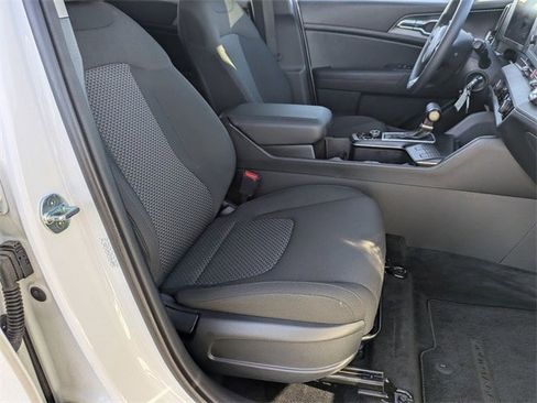 Used 2023 Kia Sportage LX image 18