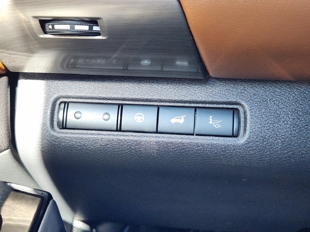 Certified 2024 Nissan Pathfinder Platinum w/ Cargo Package AWD/4WD image 19