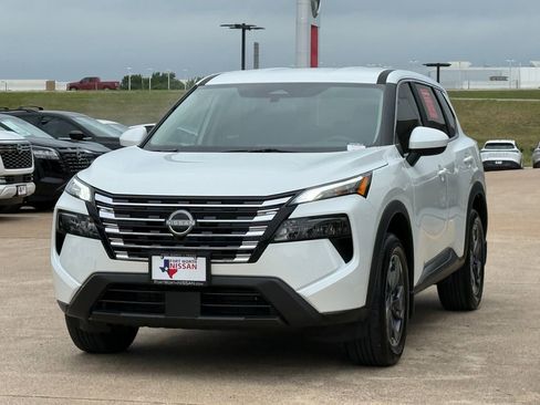 Used 2026 Nissan Rogue SV FWD image 4