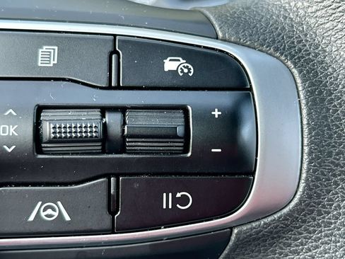 Used 2025 Kia Sportage LX FWD image 17