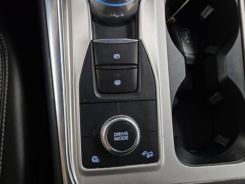 Used 2023 Ford Explorer XLT image 6