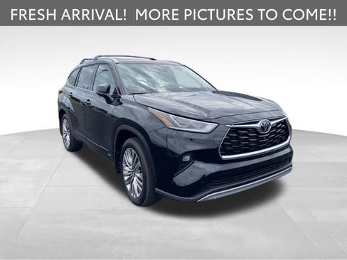 Certified 2026 Toyota Highlander Platinum AWD/4WD image 3