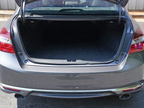 Used 2017 Honda Accord Sport image 9