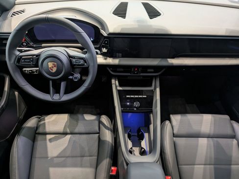 Certified 2025 Porsche Macan Electric image 21