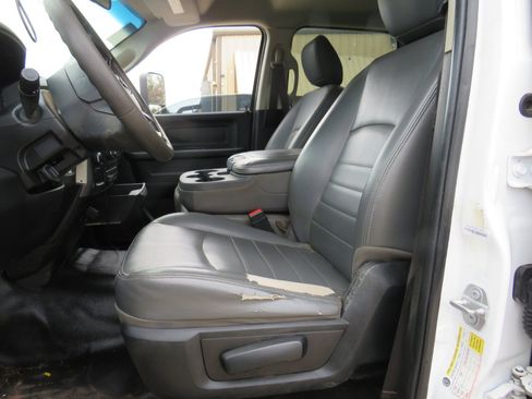 Used 2018 RAM 3500 Tradesman w/ Chrome Appearance Group image 10