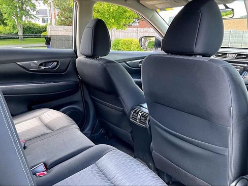 Used 2017 Nissan Rogue SV AWD/4WD image 27