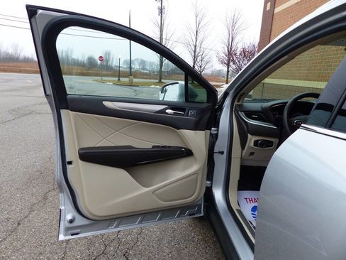 Used 2019 Lincoln MKC Premiere image 17