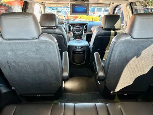 Used 2017 Cadillac Escalade Premium Luxury image 13