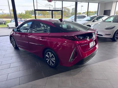 Used 2017 Toyota Prius Prime Premium image 3