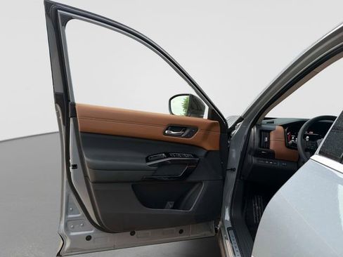 New 2026 Nissan Pathfinder Platinum AWD/4WD image 19