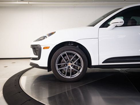 Certified 2023 Porsche Macan AWD/4WD image 11