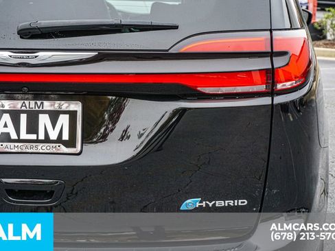 Used 2024 Chrysler Pacifica Select image 13