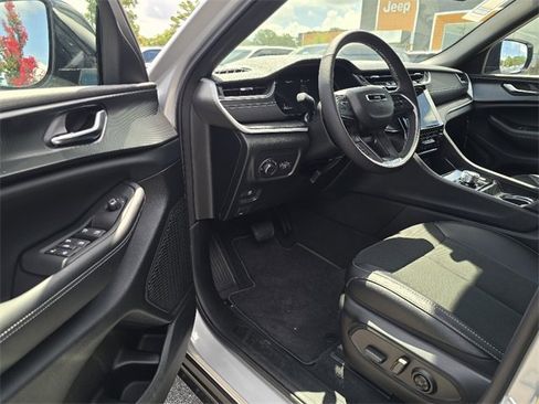 New 2025 Jeep Grand Cherokee L Altitude image 4
