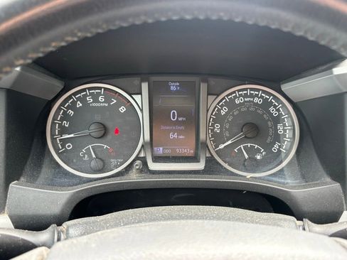 Used 2019 Toyota Tacoma SR5 AWD/4WD image 13