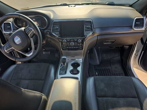 Used 2019 Jeep Grand Cherokee Laredo w/ Laredo X Package AWD/4WD image 10